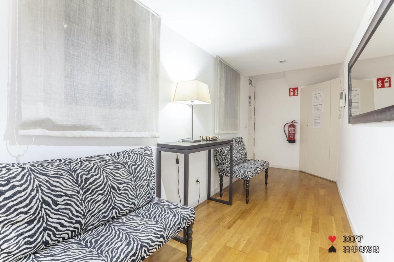 Mit House Puerta Del Sol III En Madrid Appartamento Esterno foto